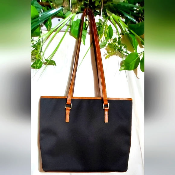 DOONEY & BOURKE TOTE - Picture 2 of 14